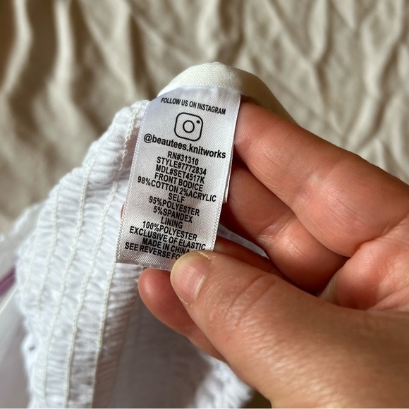 Beautiful, crochet, scalloped edge, girls, crop top size medium. - Picture 11 of 15